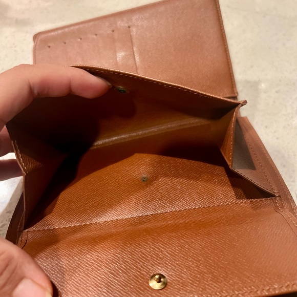Louis Vuitton Monogram Wallet (Free Chain) - Picture 11 of 16